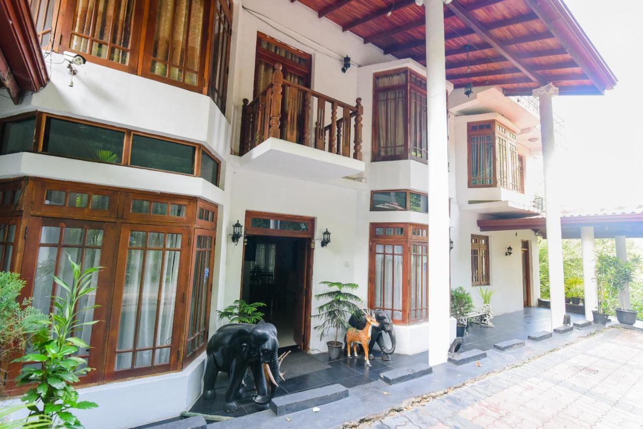 Oak Wood Inn Kandy Exterior foto